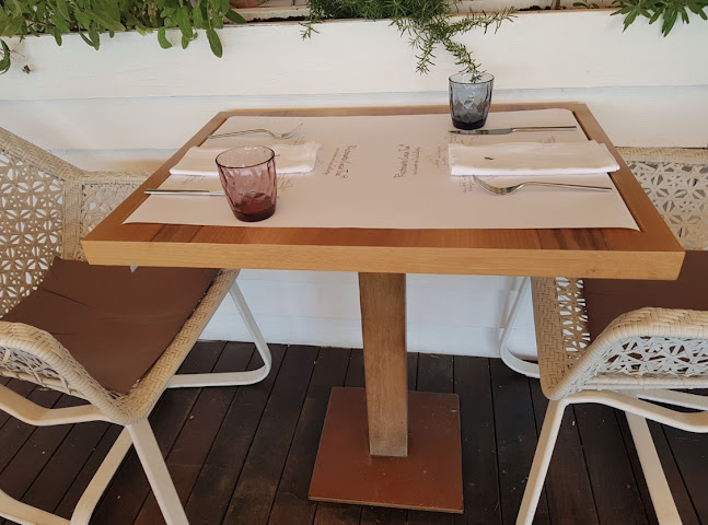 Stol na terasi restorana Casa Tua